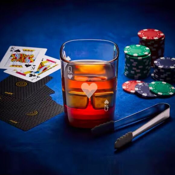 New! Poker queen of heart whiskey glass set by JoyJolt - Picture 4 of 7